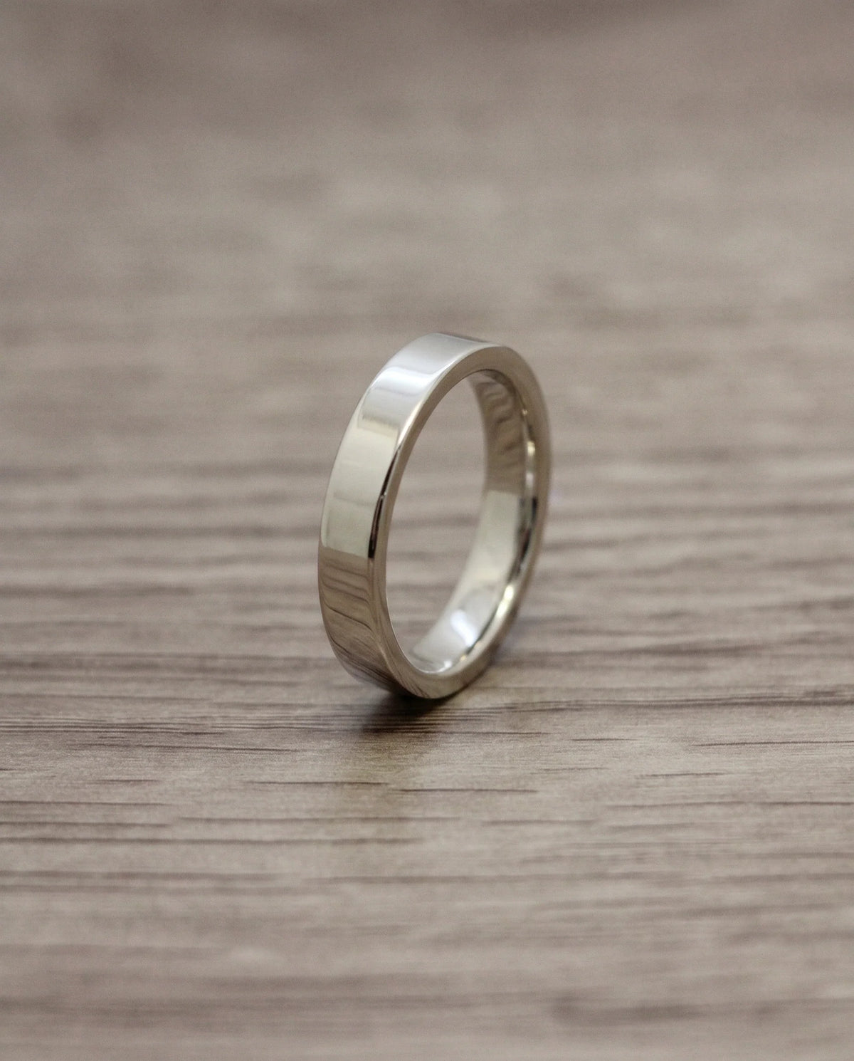 CB Design Sharp slät vigselring 4,0 mm i platina
