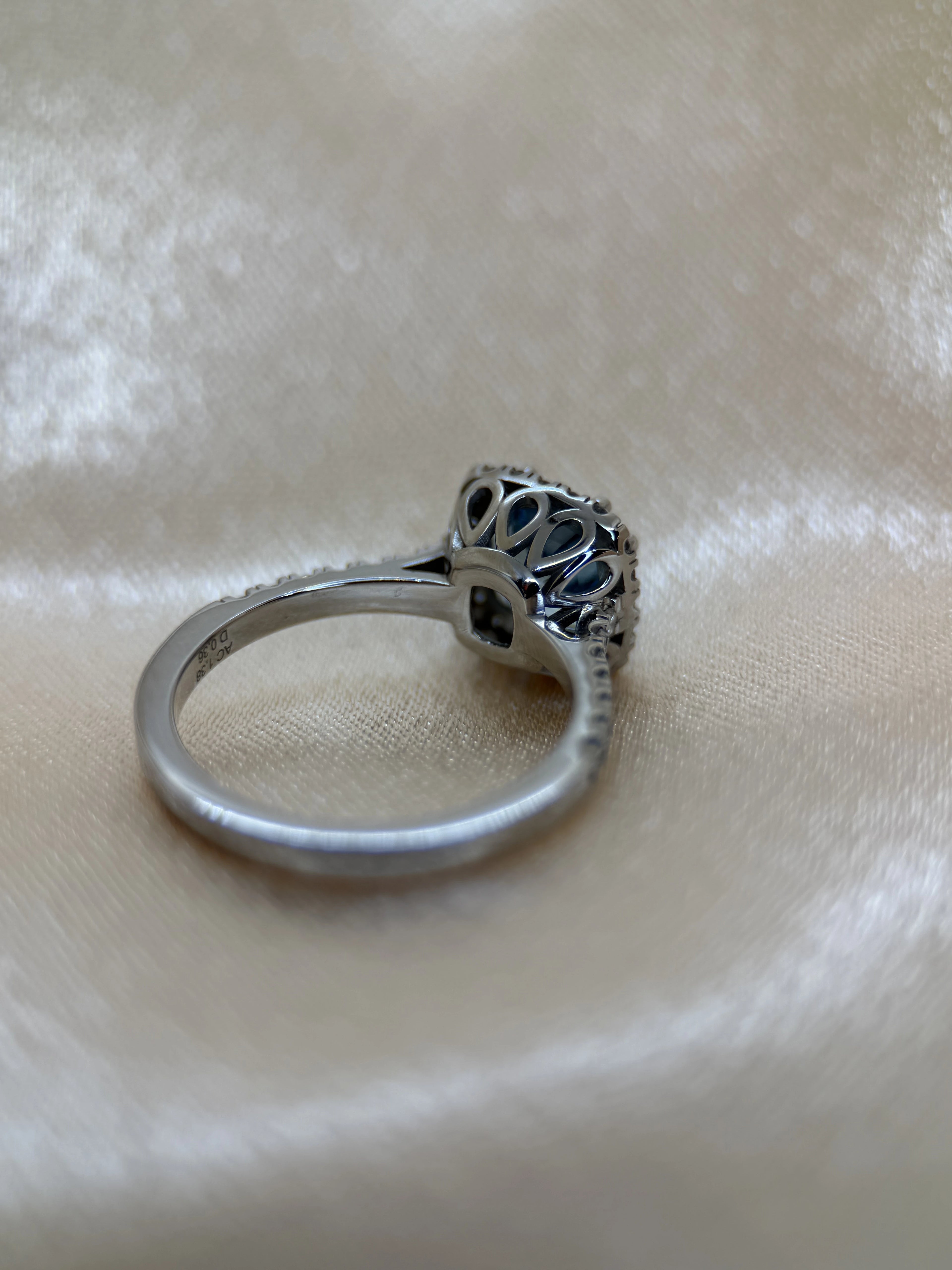 Cushion-Cut Aquamarine & Diamond Halo Ring in 18K White Gold – 1.38 ct