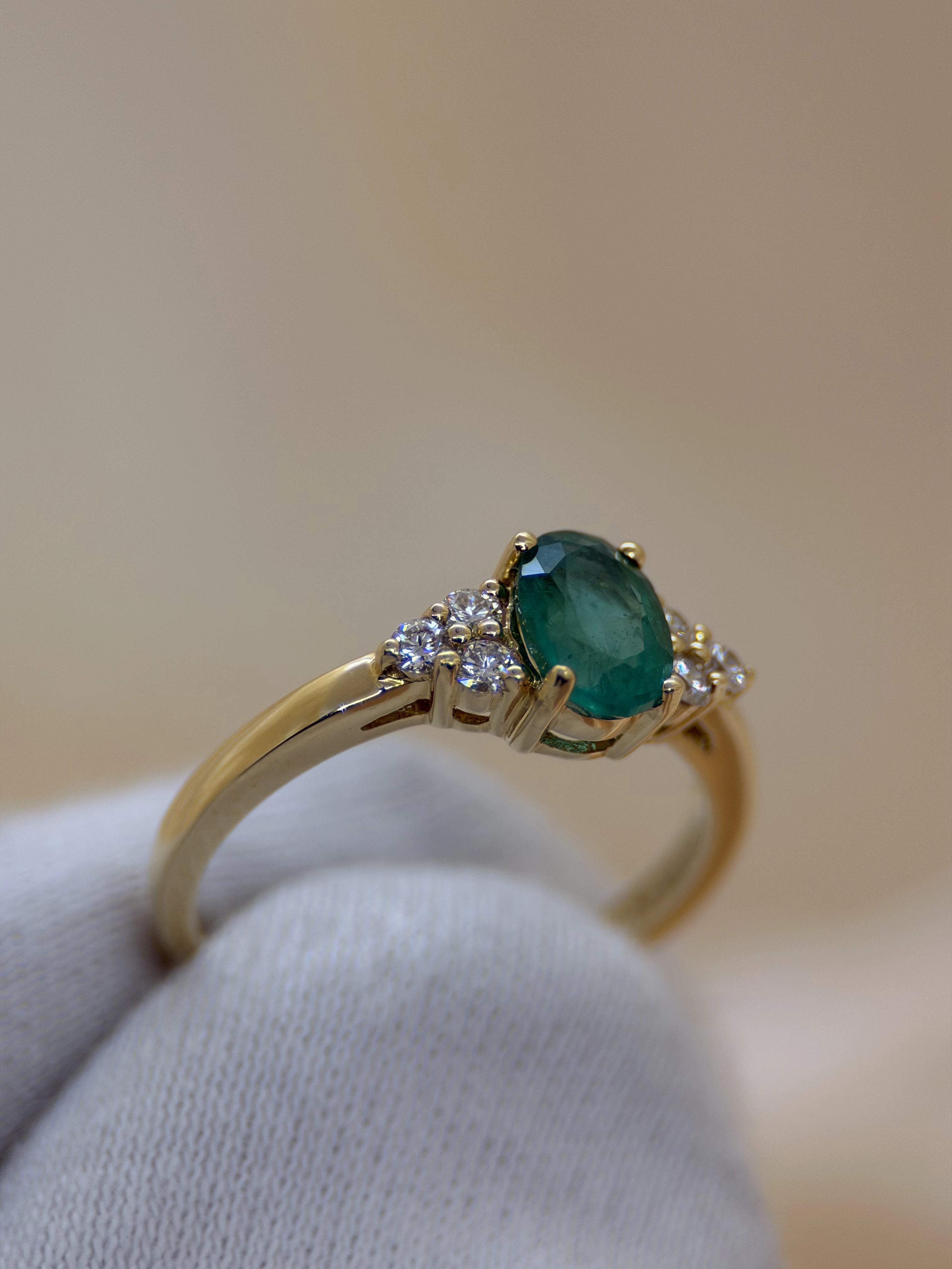 Oval Emerald & Diamond Ring in 18K Yellow Gold – 5 x 7 mm