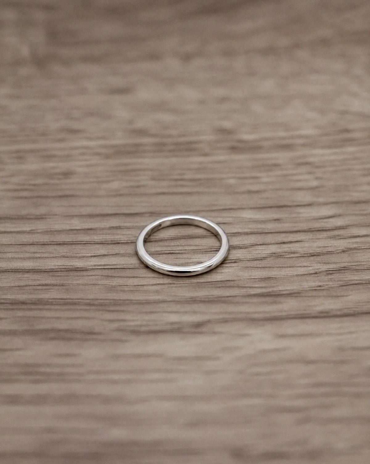 CB Design Curved slät vigselring 2,0 mm i platina