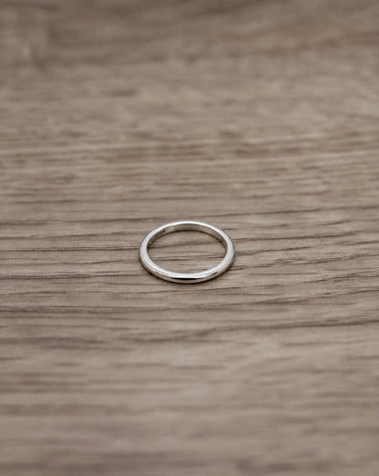 CB Design Curved slät vigselring 2,0 mm i platina