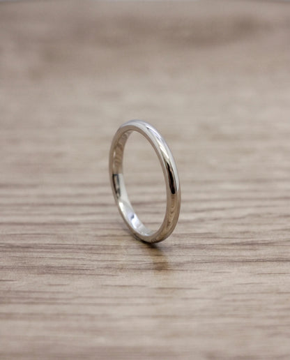 CB Design Curved slät vigselring 2,5 mm i platina