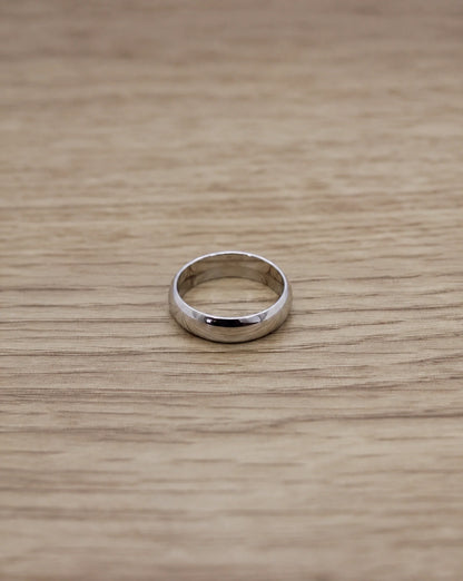 CB Design Curved slät vigselring 6,0 mm i platina