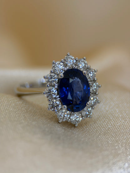 Sapphire &amp; Diamond Halo Ring in 18K White Gold – 2.72 ct