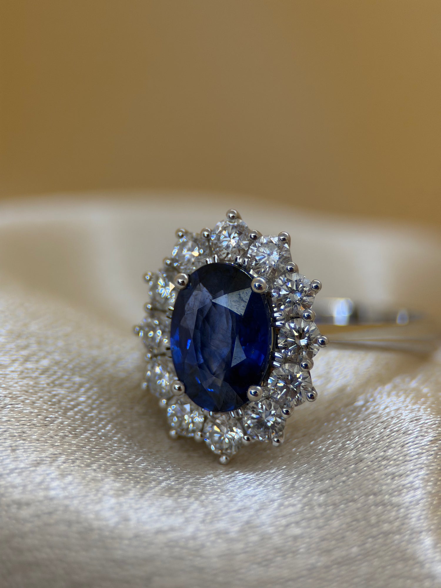 Sapphire &amp; Diamond Halo Ring in 18K White Gold – 2.72 ct