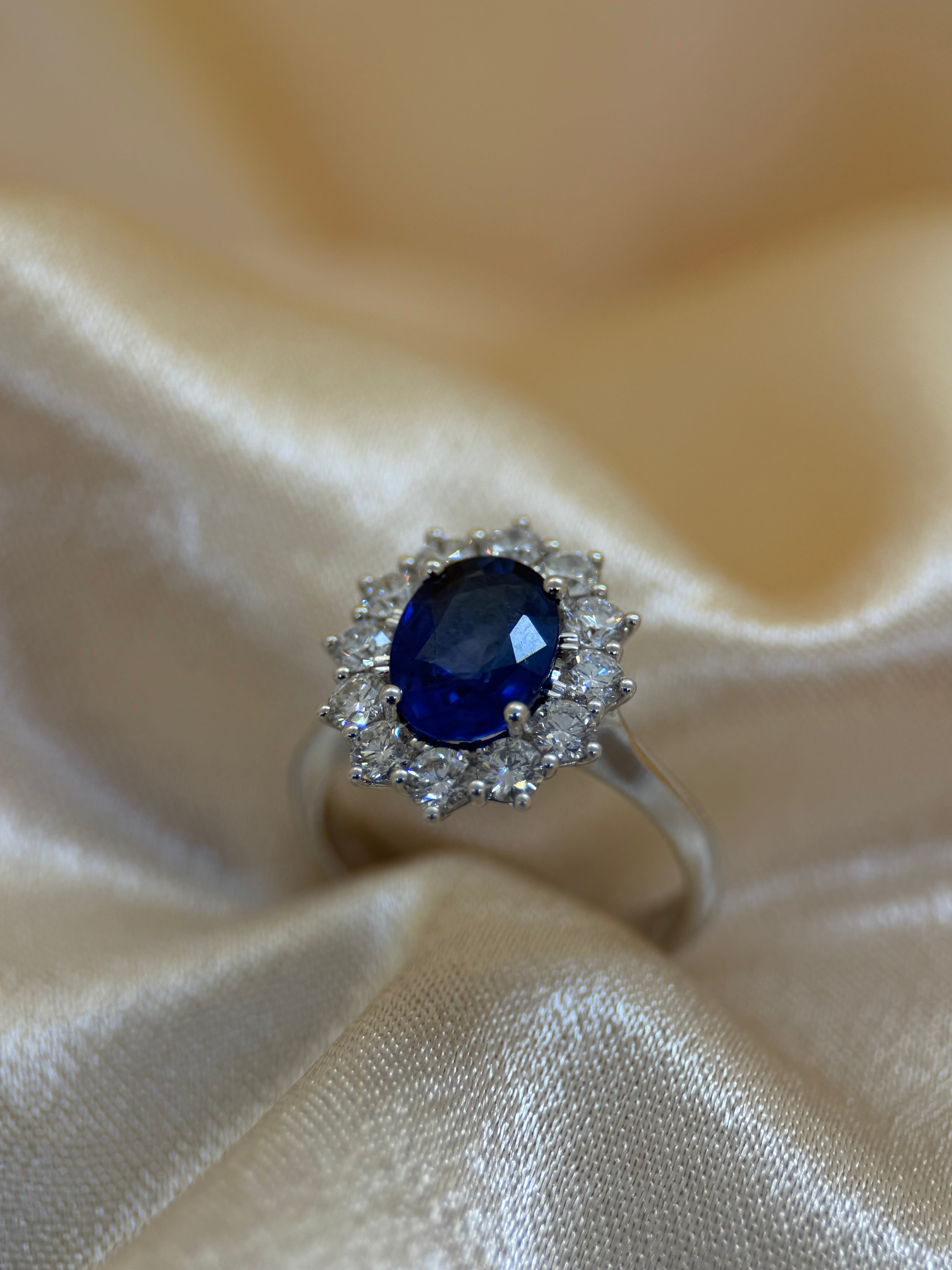 Sapphire &amp; Diamond Halo Ring in 18K White Gold – 2.72 ct