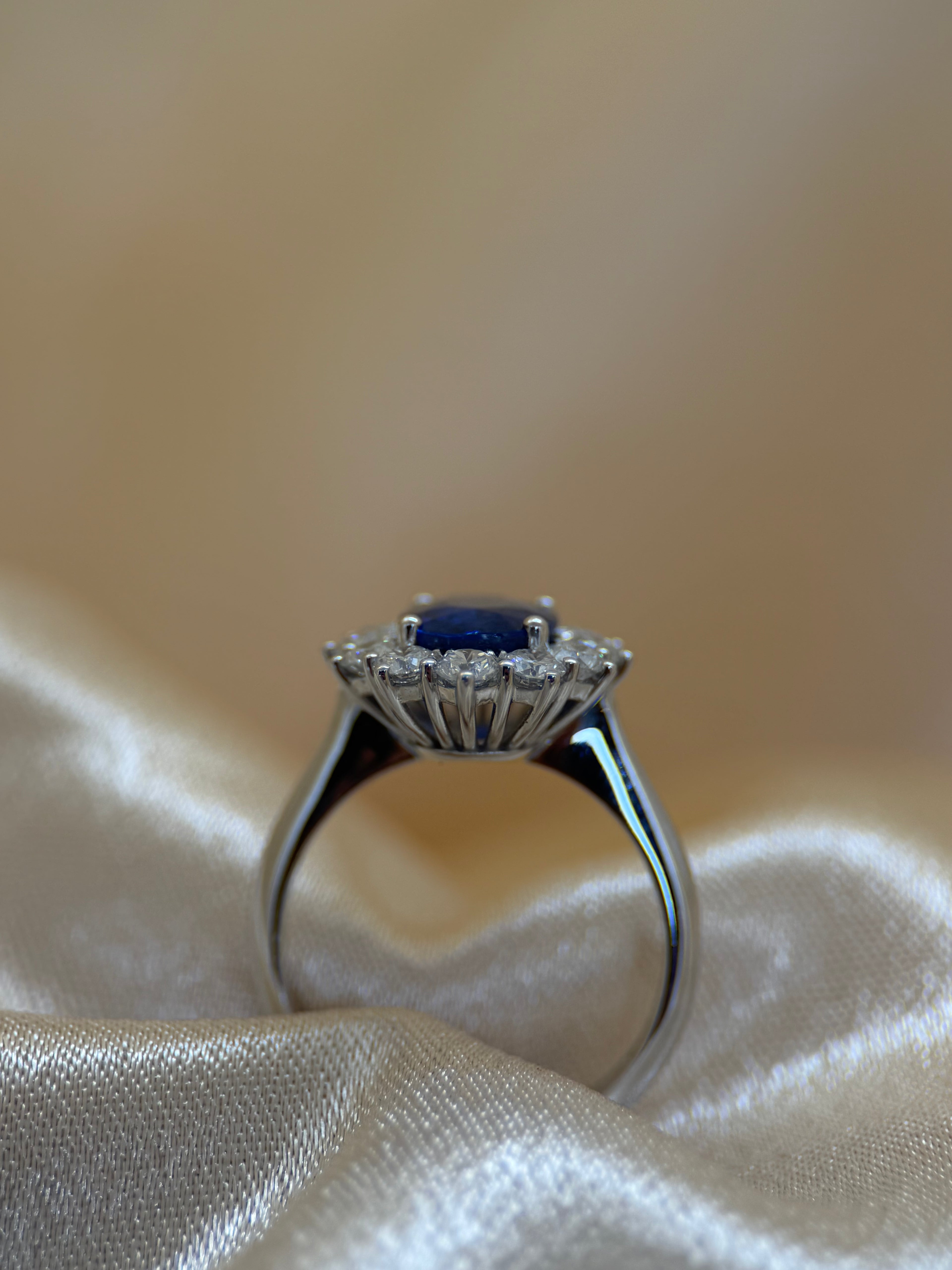 Sapphire &amp; Diamond Halo Ring in 18K White Gold – 2.72 ct