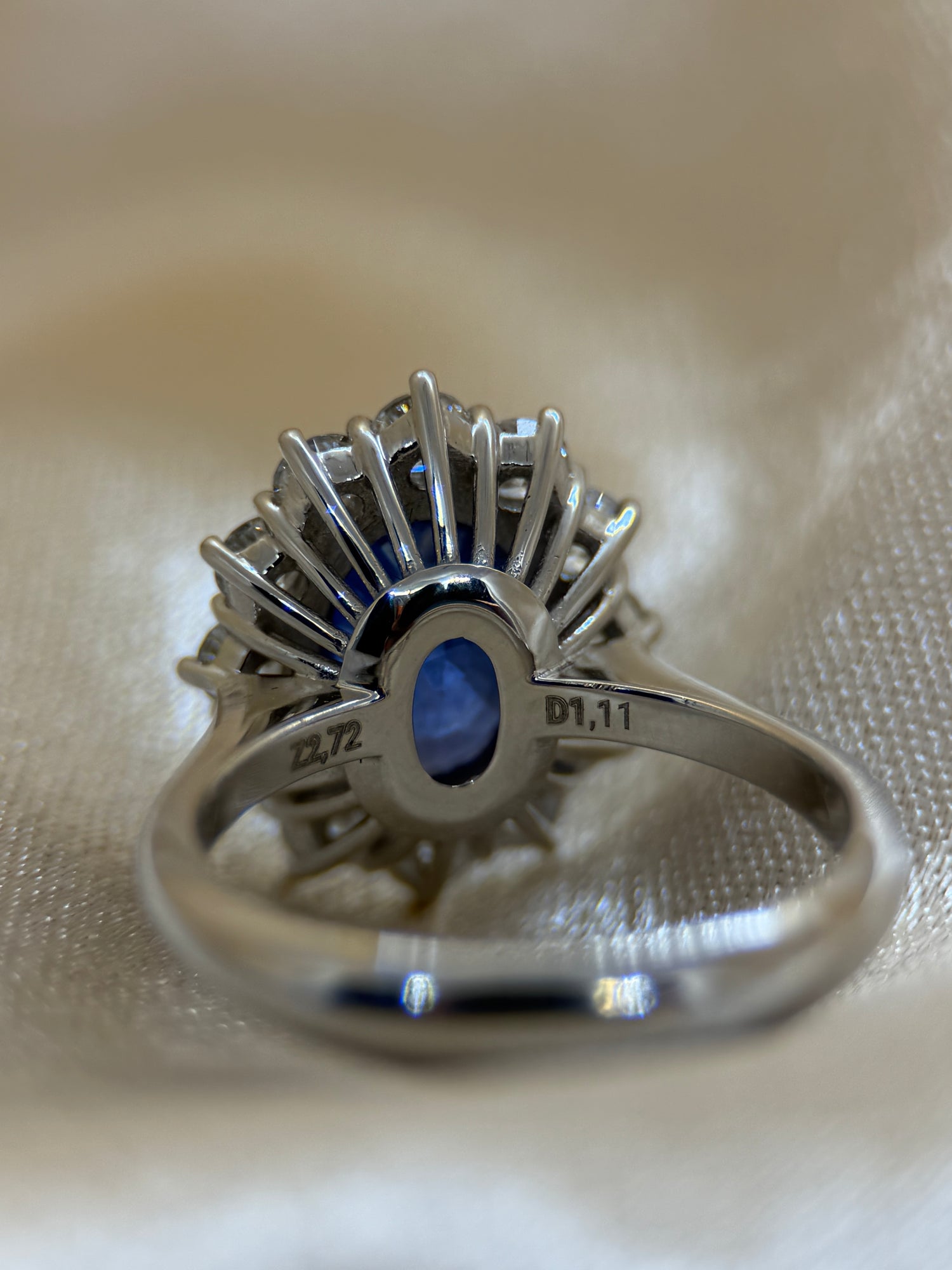 Sapphire &amp; Diamond Halo Ring in 18K White Gold – 2.72 ct