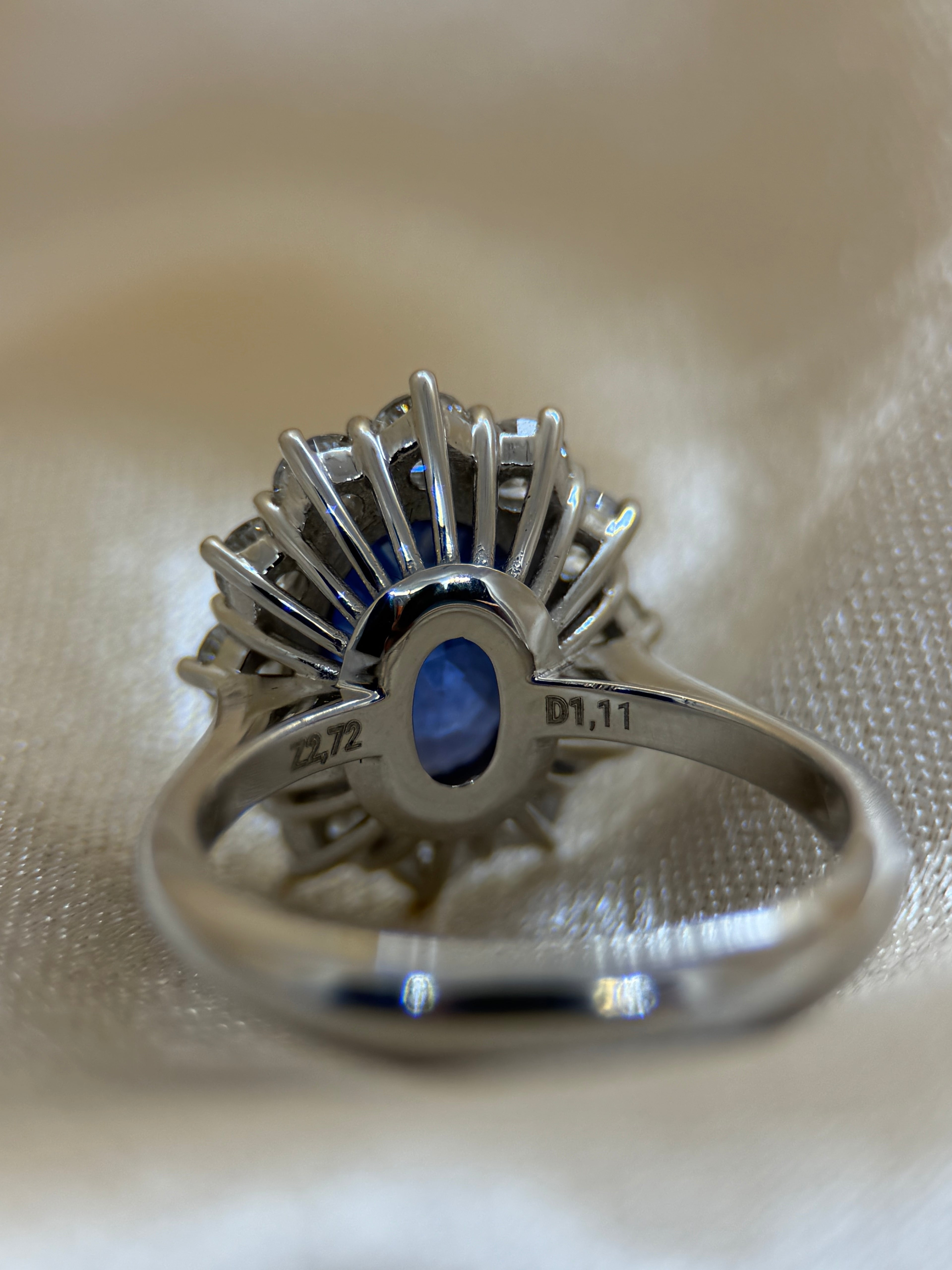 Sapphire &amp; Diamond Halo Ring in 18K White Gold – 2.72 ct