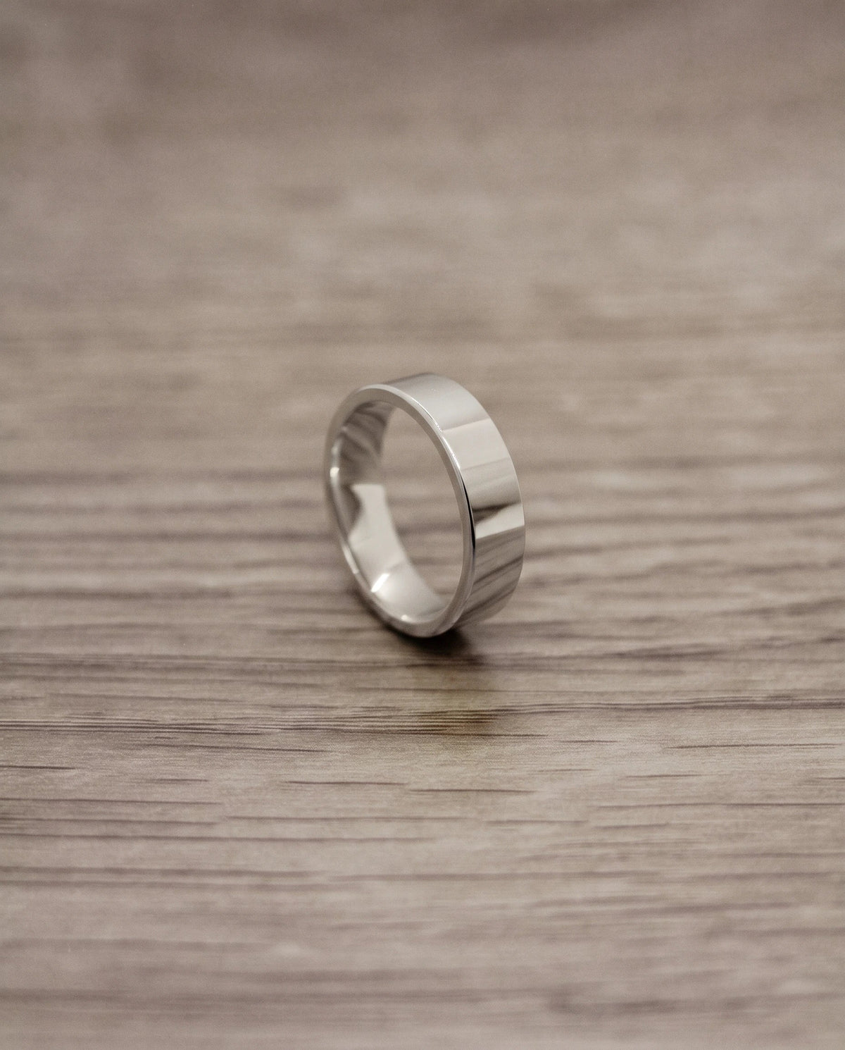 CB Design Sharp slät vigselring 6,0 mm i platina