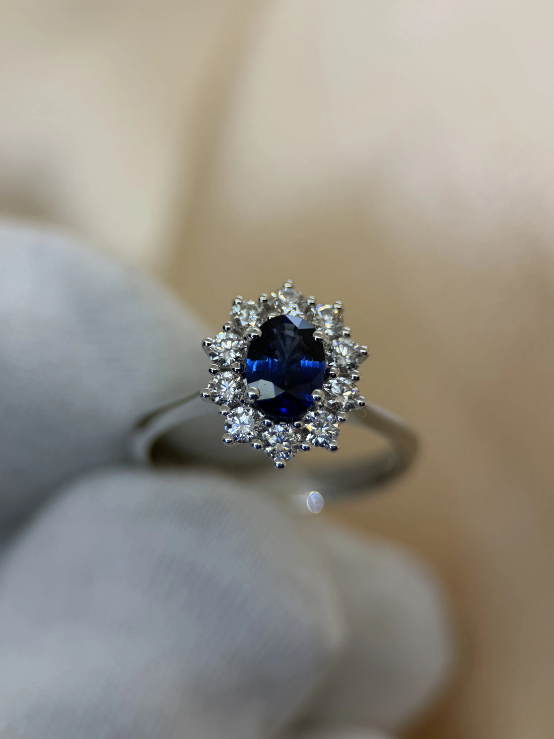 Sapphire &amp; Diamond Halo Ring in 18K White Gold – 0.84 ct