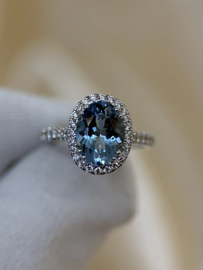 Färgstensring med Oval Akvamarin &amp; Briljanter i 18K Vitguld – 2,70 ct