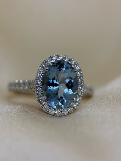 Färgstensring med Oval Akvamarin &amp; Briljanter i 18K Vitguld – 2,70 ct