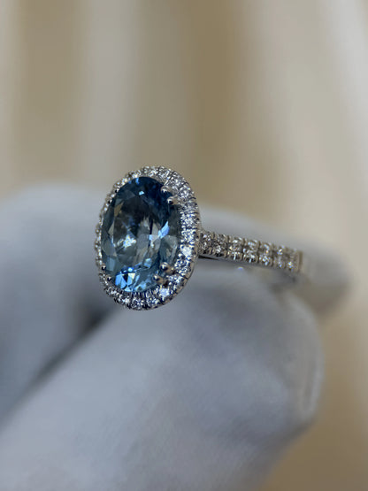 Färgstensring med Oval Akvamarin &amp; Briljanter i 18K Vitguld – 2,70 ct