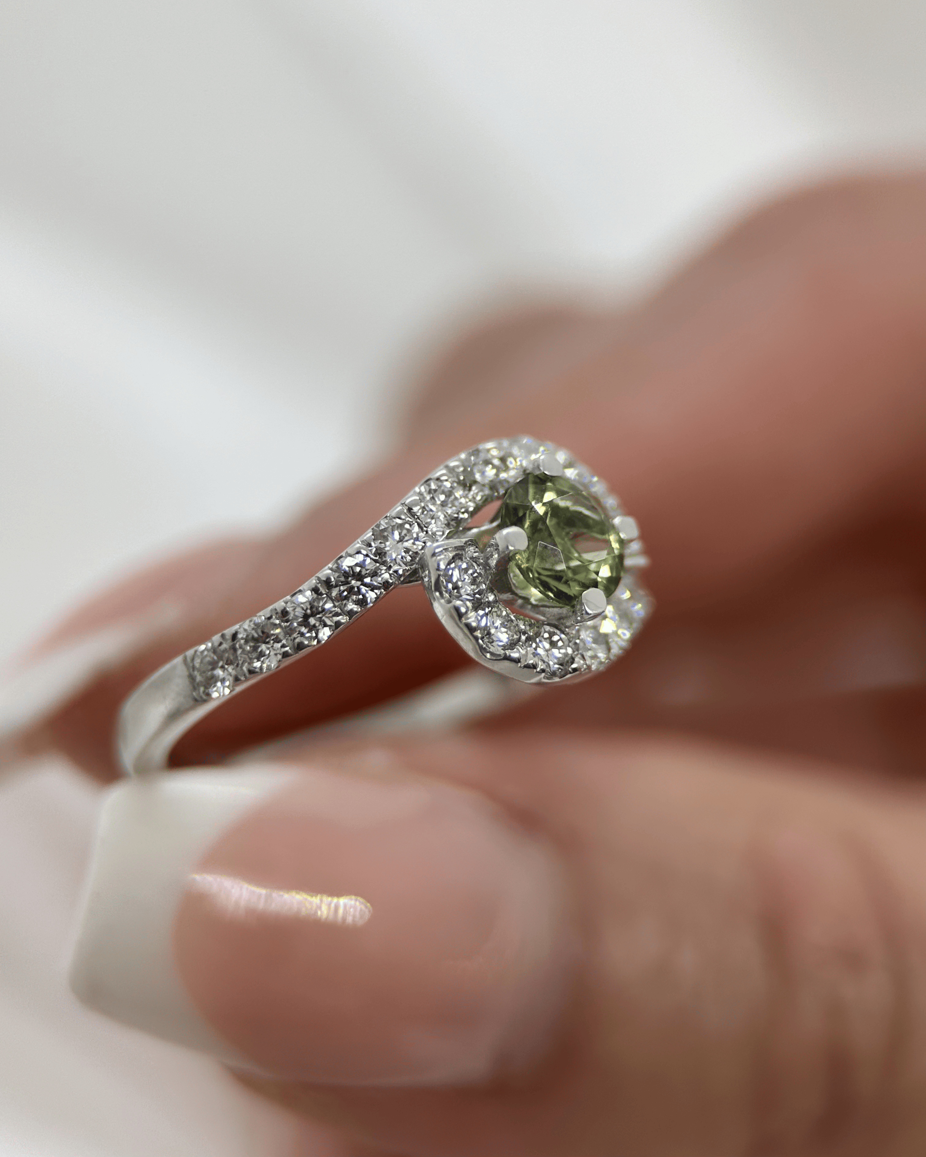Färgstensring med Grön Turmalin &amp; Briljanter i 18K Vitguld – 0,50 ct